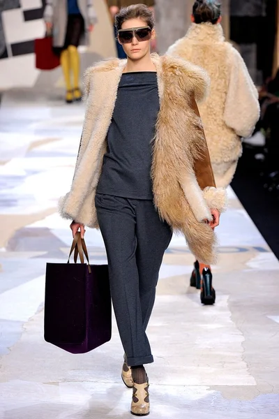 Look 25